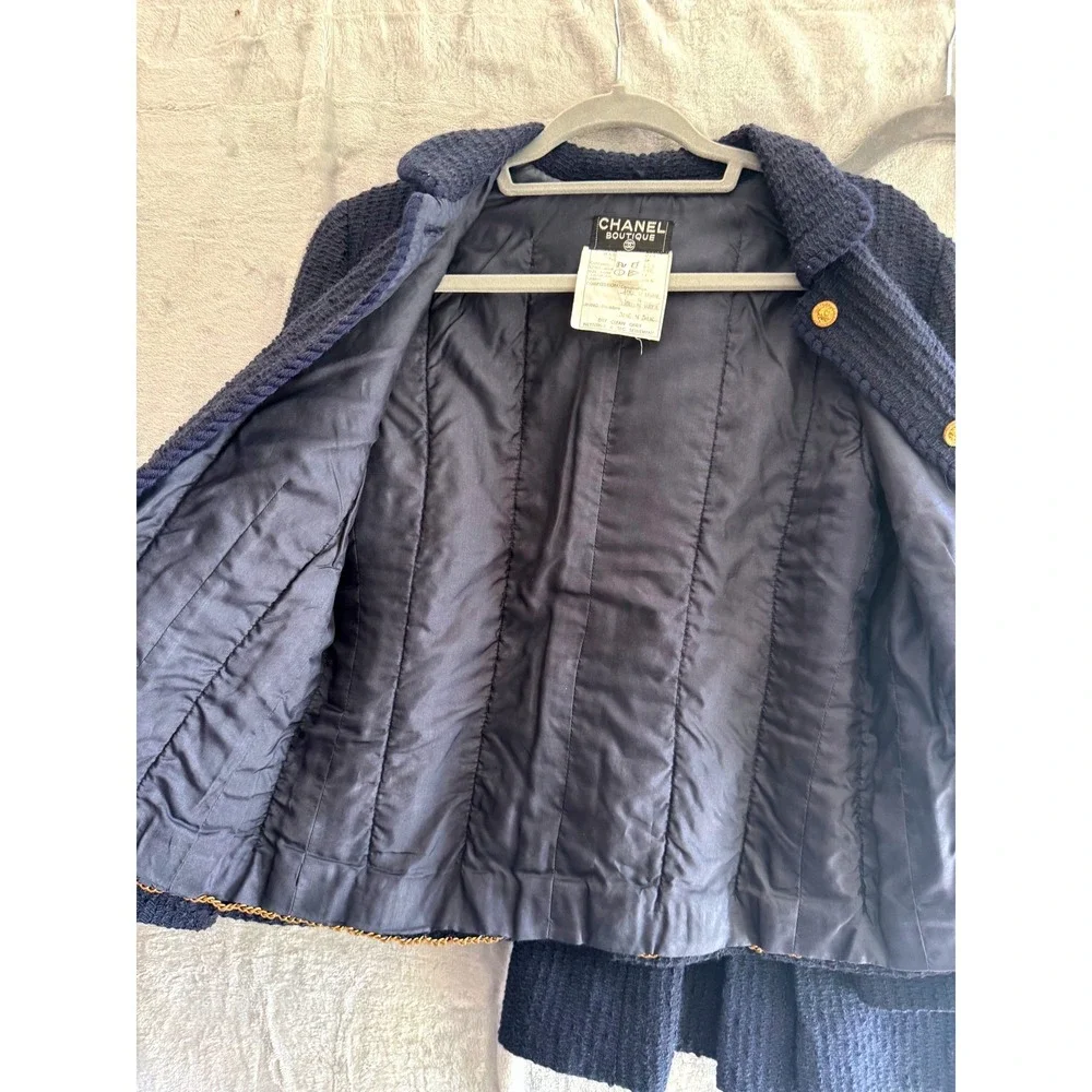 Chanel Vintage Navy Blue Wool Boucle Skirt Suit Lion Head Buttons FR 38 US